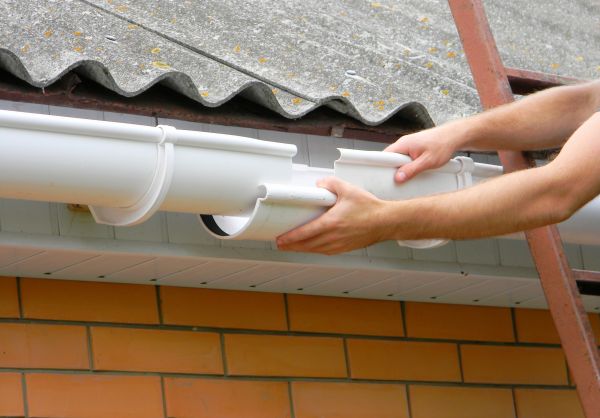 Gutter Hanging in Powell